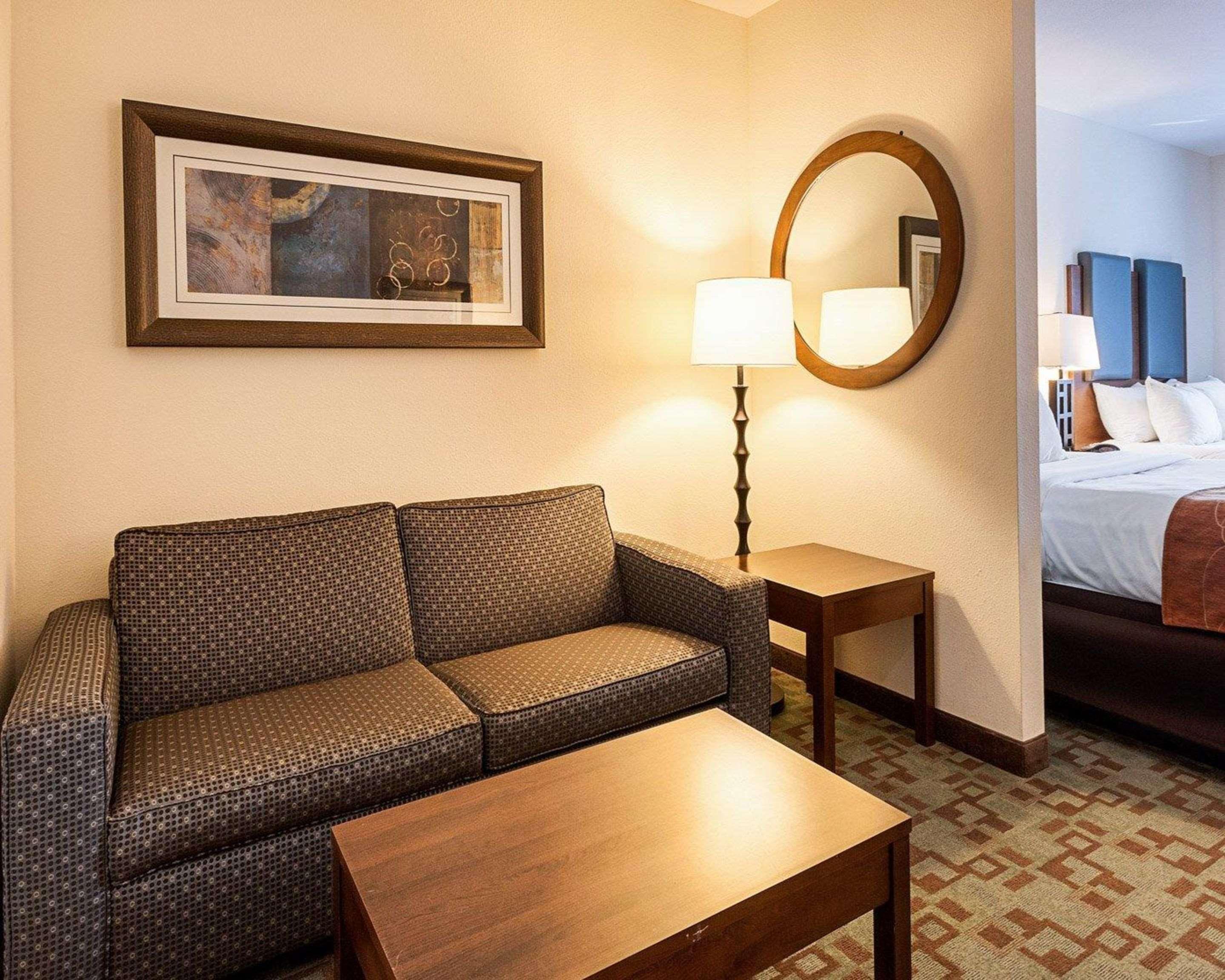 לאפאייט Comfort Suites Oil Center מראה חיצוני תמונה