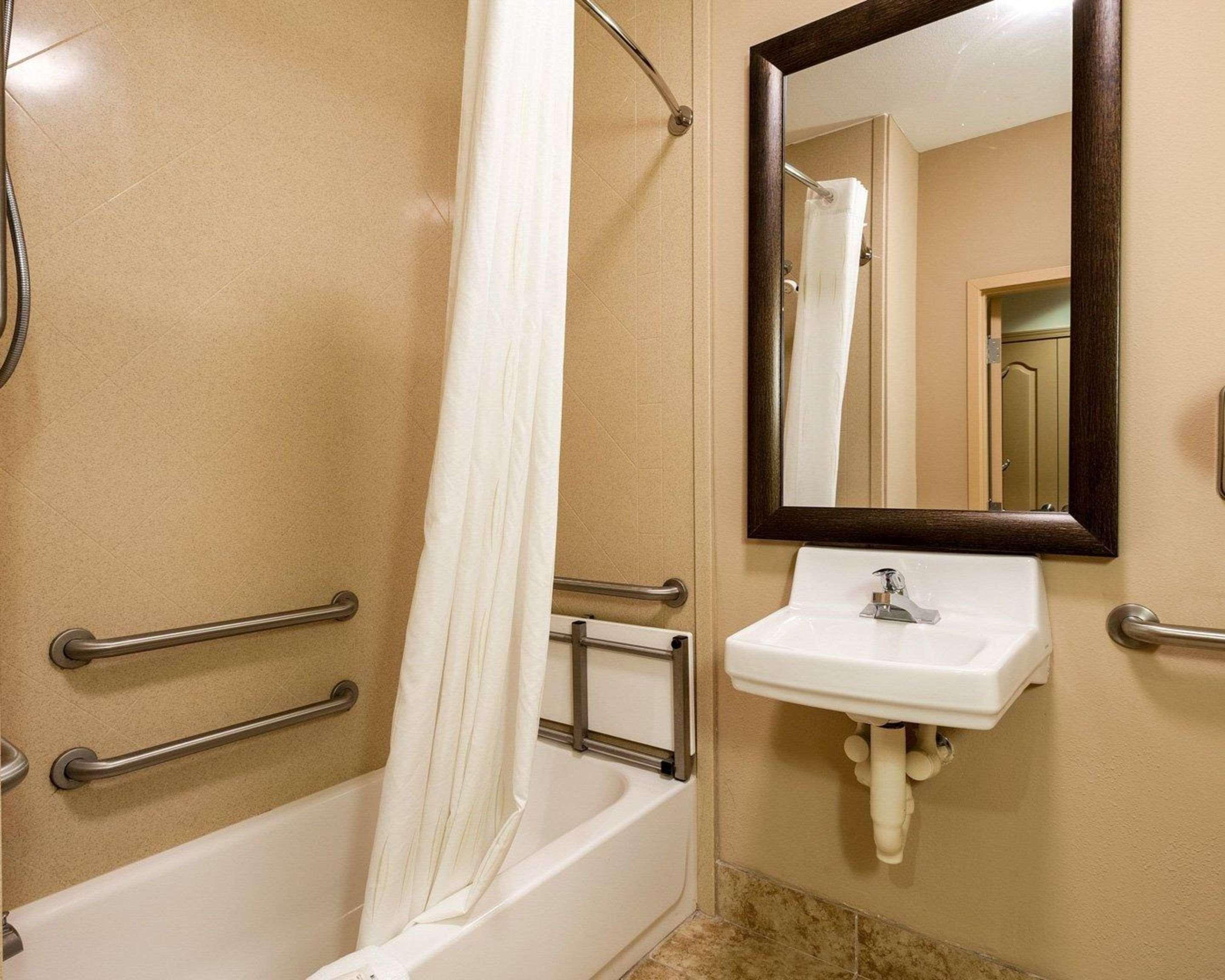 לאפאייט Comfort Suites Oil Center מראה חיצוני תמונה