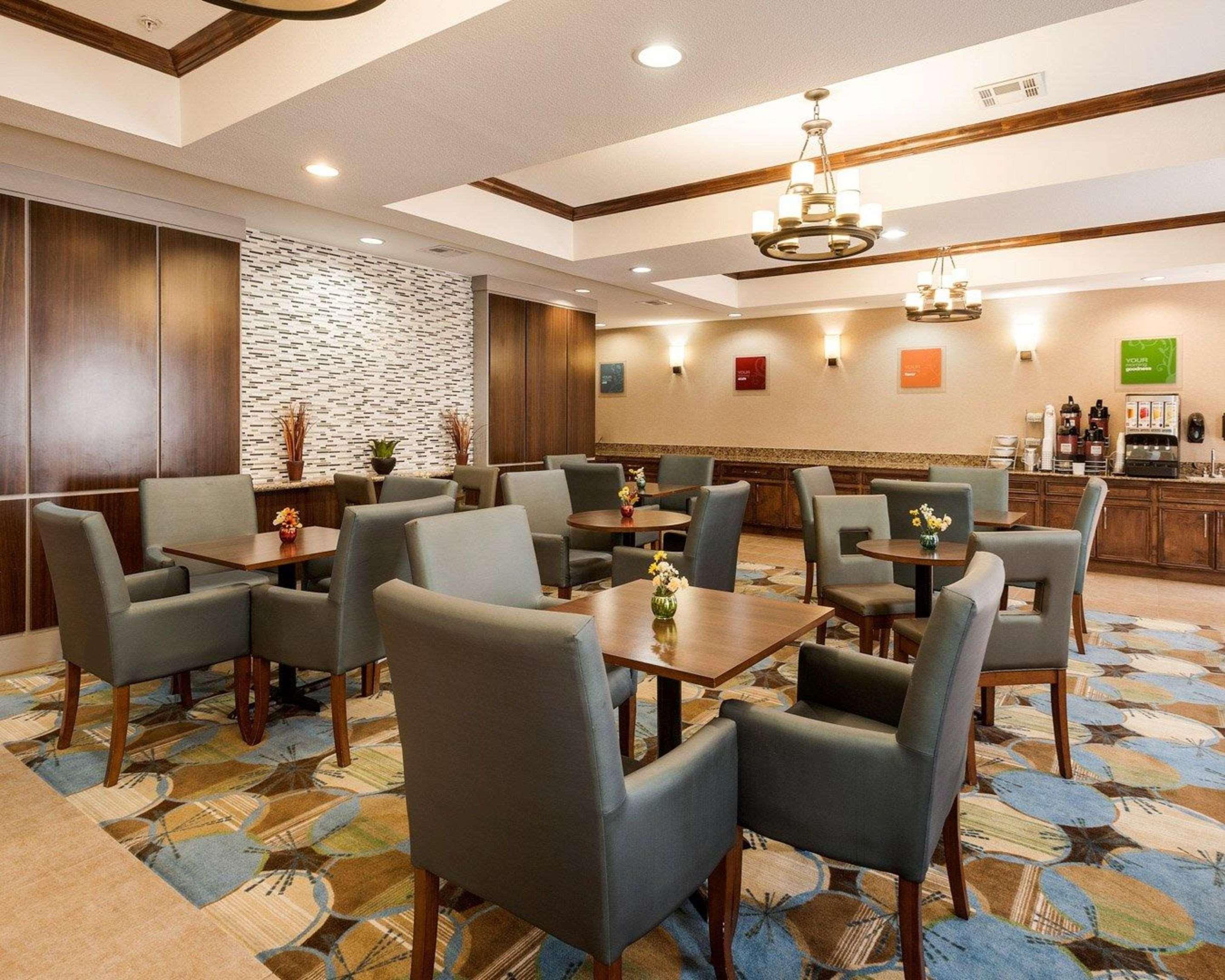 לאפאייט Comfort Suites Oil Center מראה חיצוני תמונה