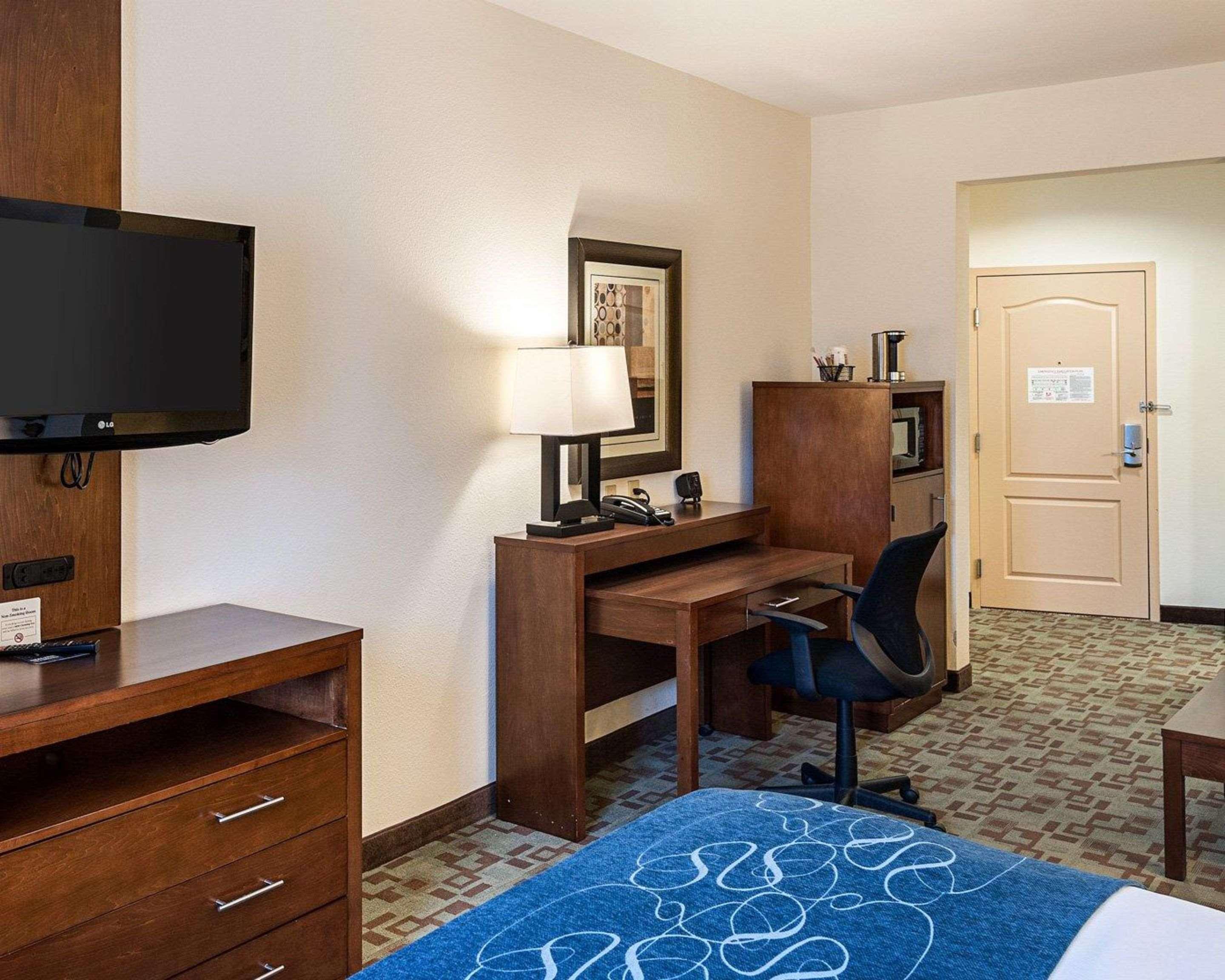 לאפאייט Comfort Suites Oil Center מראה חיצוני תמונה