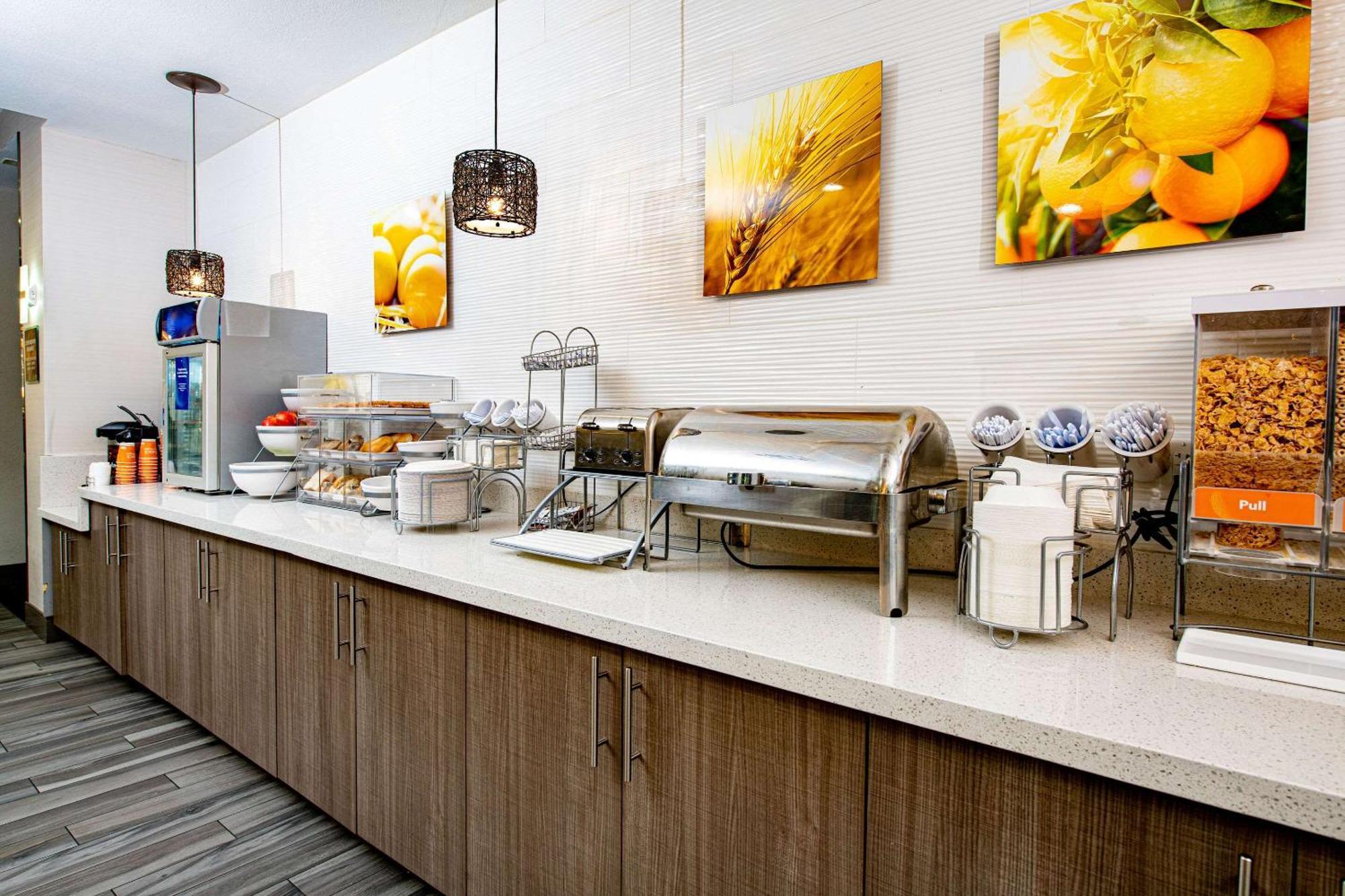 לאפאייט Comfort Suites Oil Center מראה חיצוני תמונה